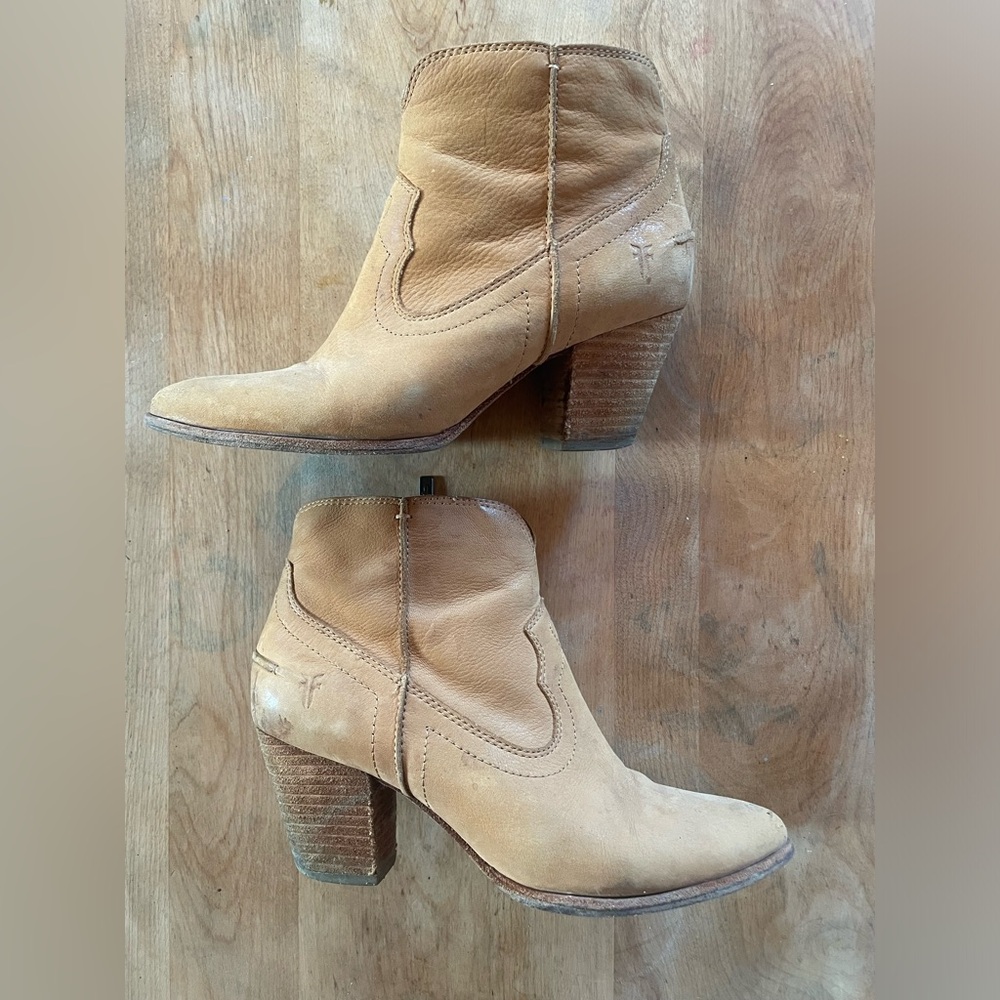 Reina Zip up ankle booties